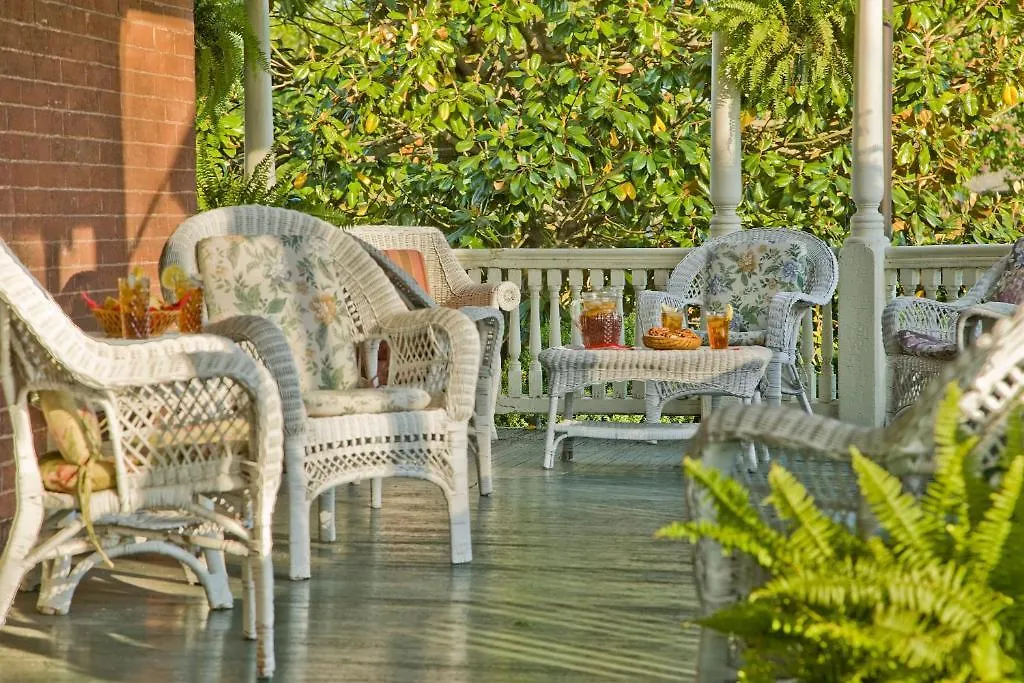 The Carriage House Inn B&B-1