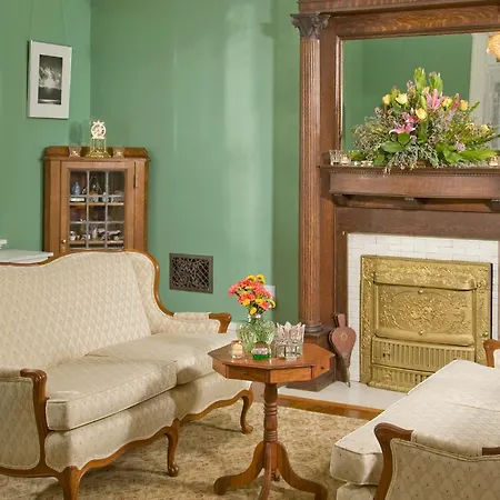 The Carriage House Inn B&B-2